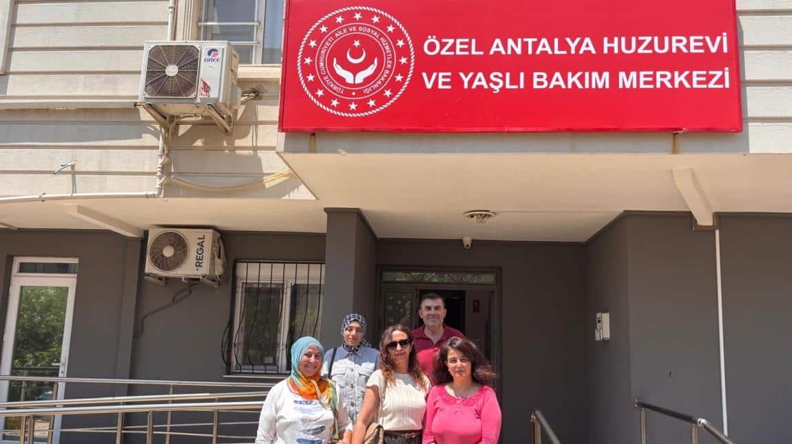 DEĞERLER EĞİTİMİ KULÜBÜMÜZ HUZUREVİ ve YAŞLI BAKIM MERKEZİ' NDE BABALAR GÜNÜNÜ KUTLADILAR..